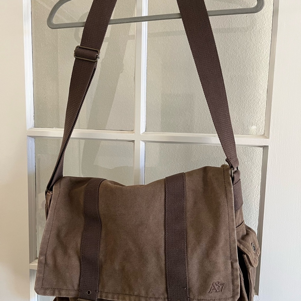 1990’s Aeropostale Brown Messenger Bag with Adjustable Strap